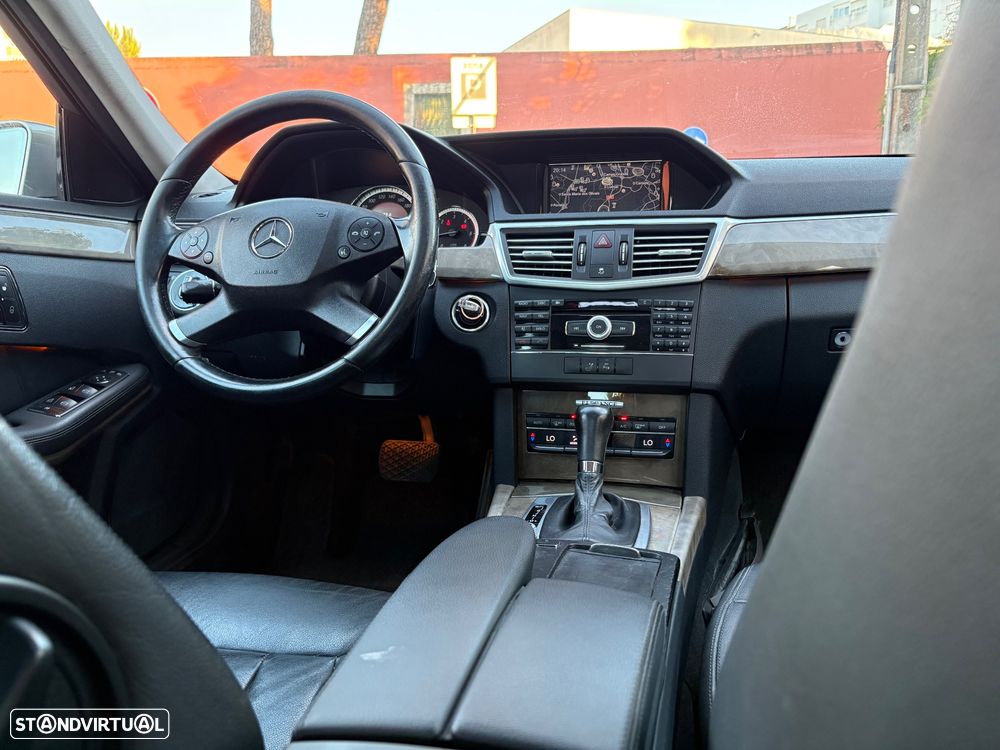 Mercedes-Benz E 220 CDI DPF BlueEFFICIENCY Auto Elegance - 12