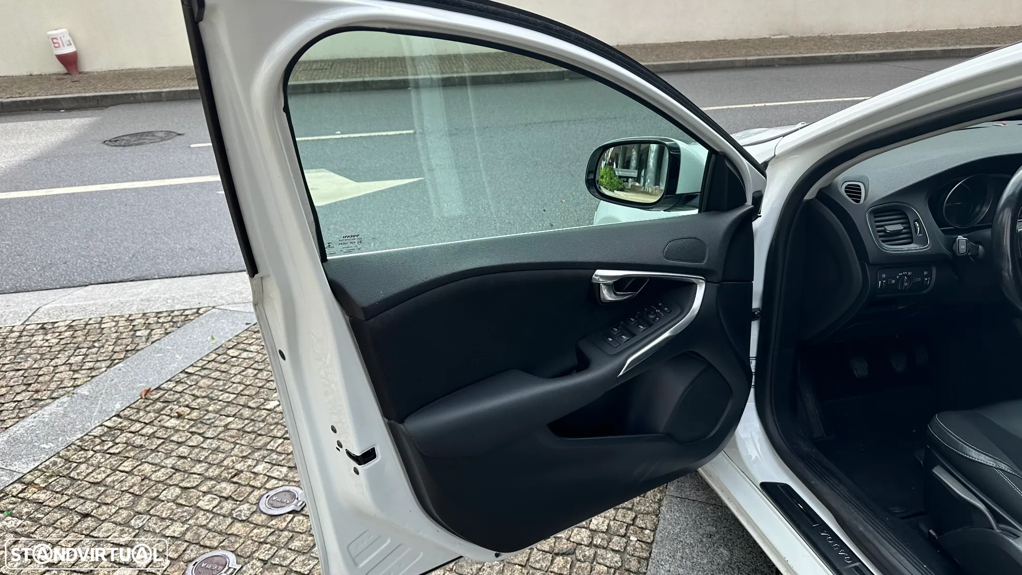 Volvo V40 1.6 D2 R-Design - 12