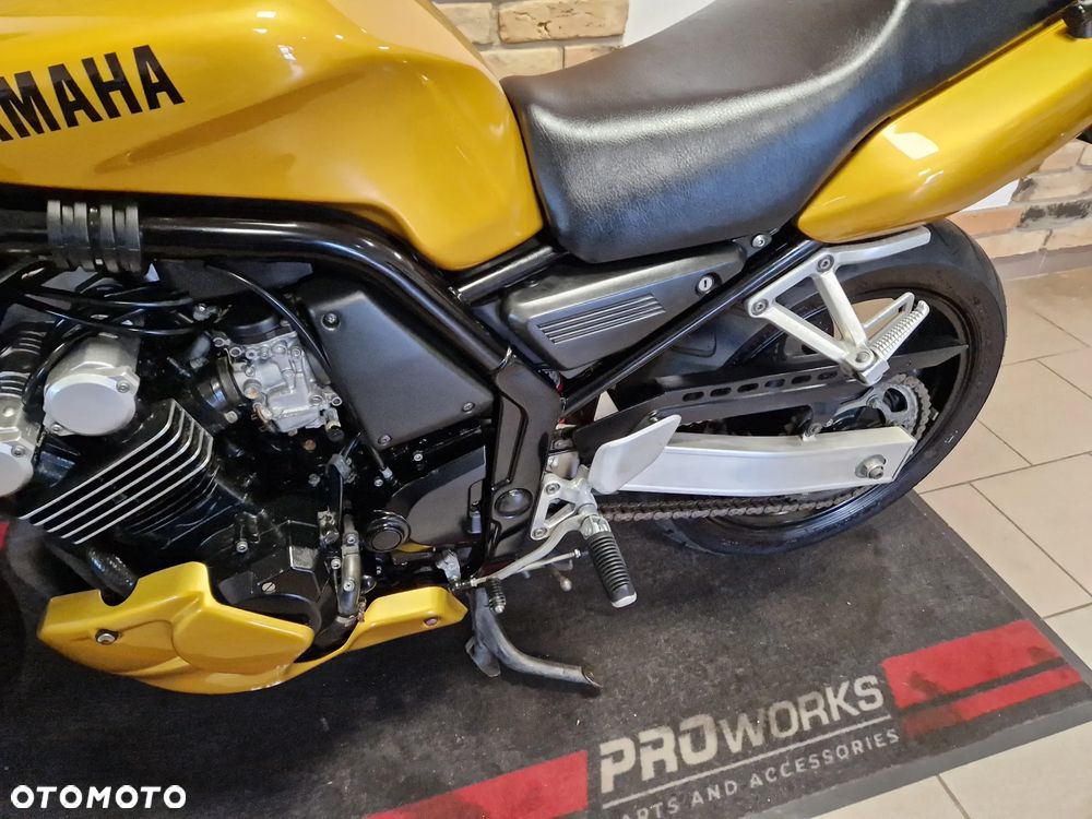 Yamaha FZS - 16