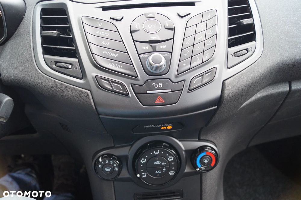 Ford Fiesta 1.0 Champions Edition - 8