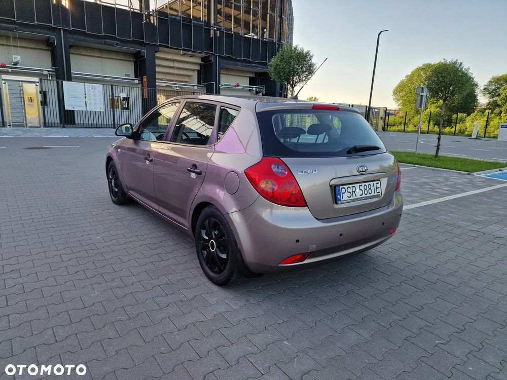 Kia Ceed - 26