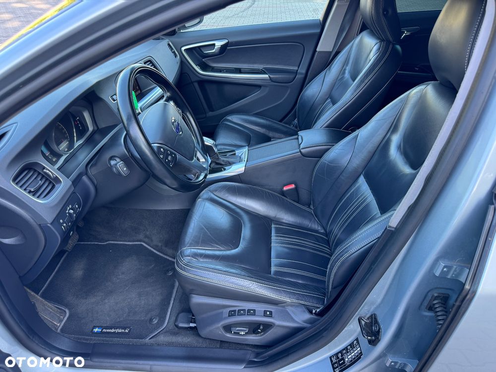 Volvo V60 D6 AWD Plug-in Hybrid Summum - 6