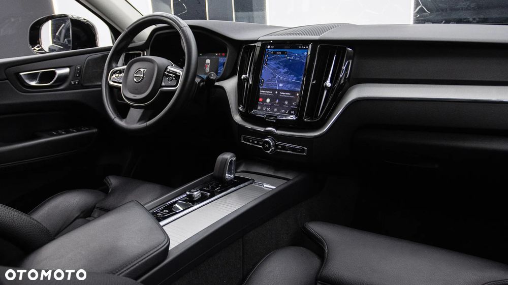 Volvo XC 60 B4 D AWD Plus Dark - 18