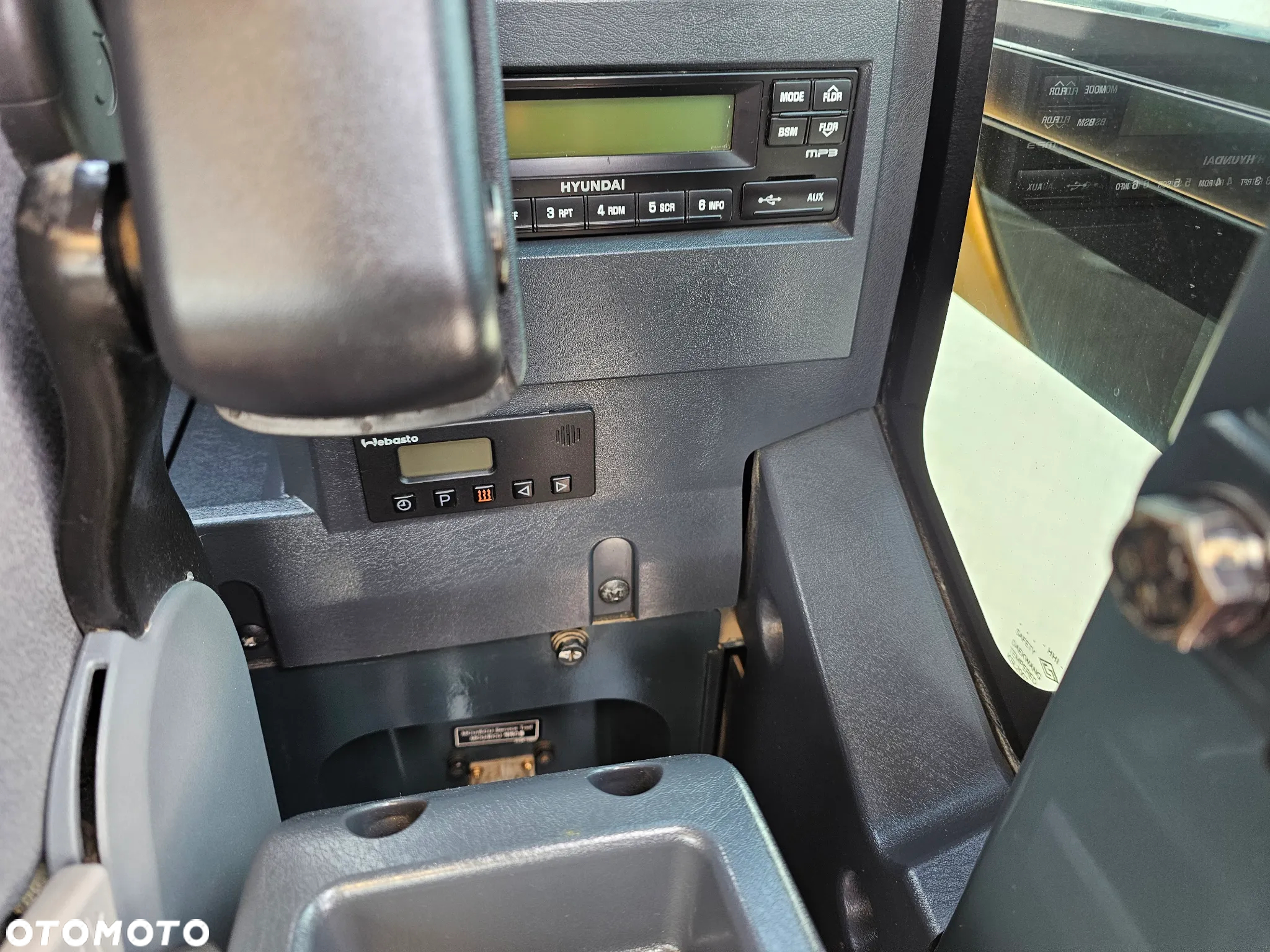 Hyundai 140 W 9 A - 28