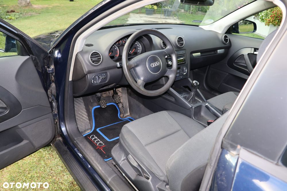 Audi A3 3-drzwiowe 1.6 Attraction - 13