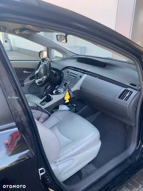 Toyota Prius - 4