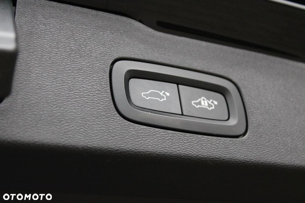Volvo V60 Cross Country - 33