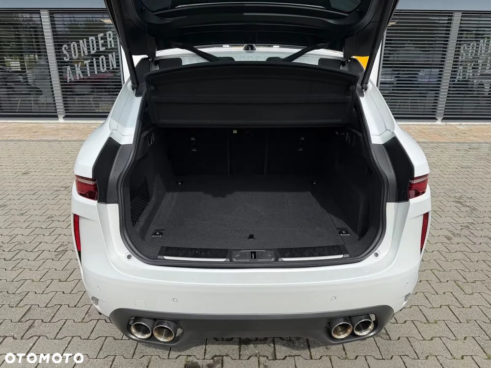 Jaguar F-Pace P550 AWD SVR - 8