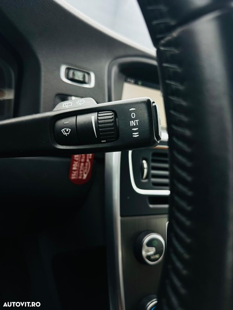 Volvo V60 D4 Geartronic Momentum - 28