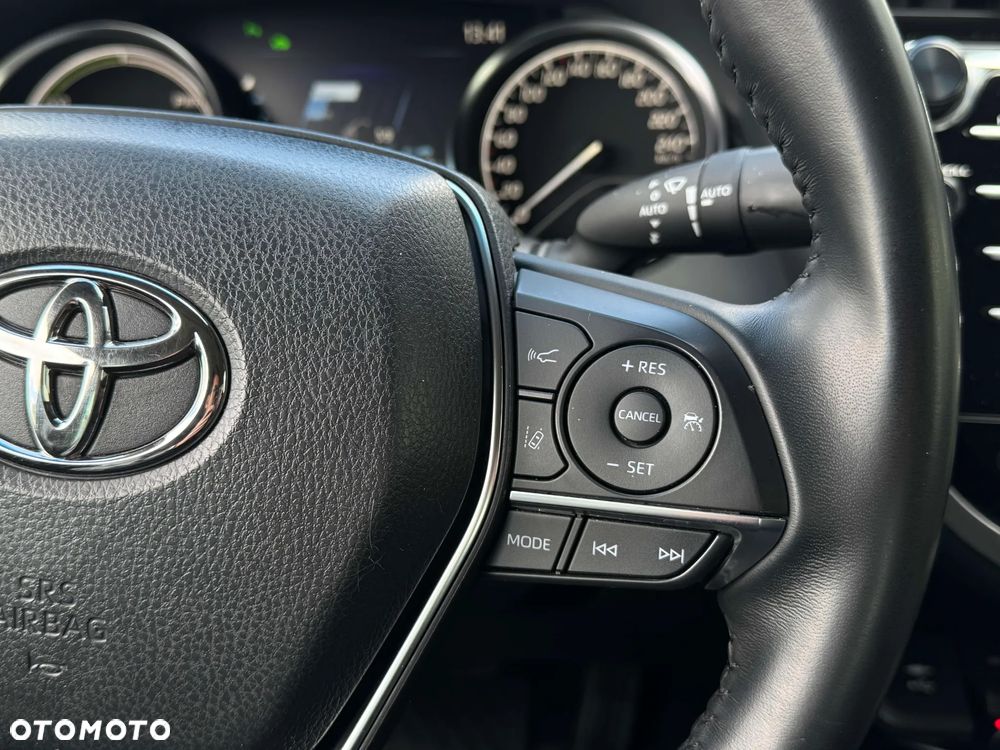 Toyota Camry 2.5 Hybrid Comfort CVT - 24