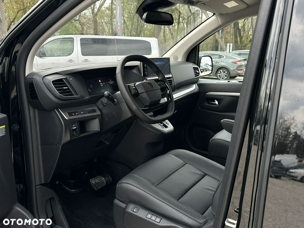 Peugeot Traveller - 12