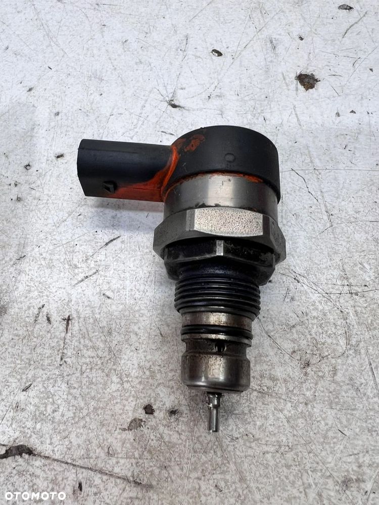 ZAWÓR CIŚNIENIA PALIWA AUDI VOLKSWAGEN SEAT SKODA 057130764AE - 3
