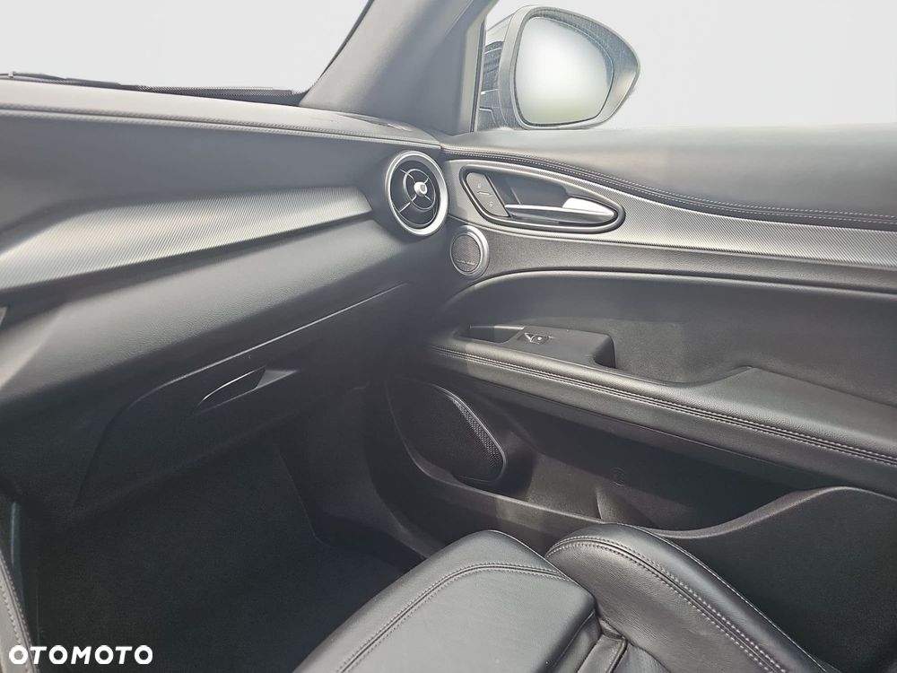 Alfa Romeo Stelvio 2.0 Turbo Veloce Q4 - 29