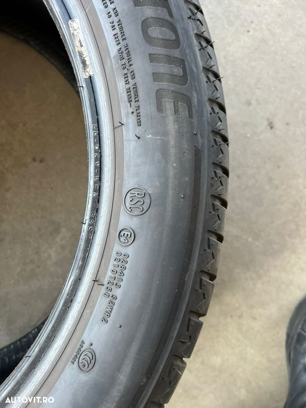 vând 2 anvelope 305/40/20 bridgestone de vară cu runflat ca noi - 6