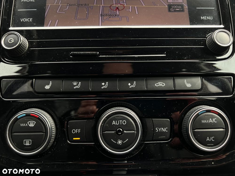 Volkswagen Passat - 19