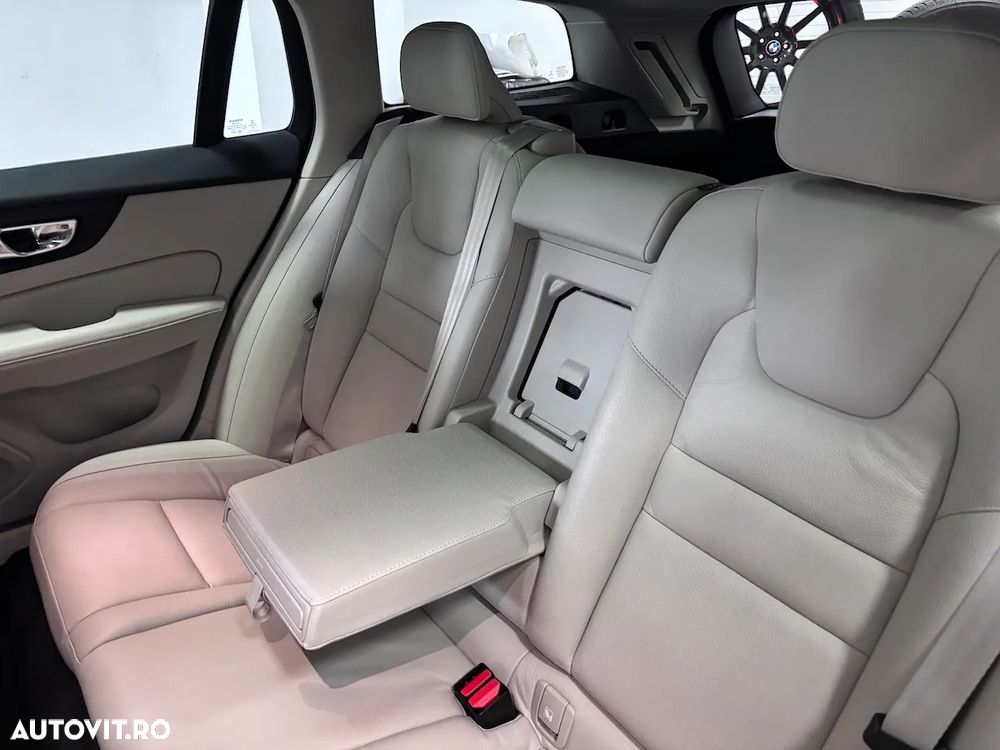 Volvo V60 V60CC B5 MHEV AT AWD Plus Bright - 21