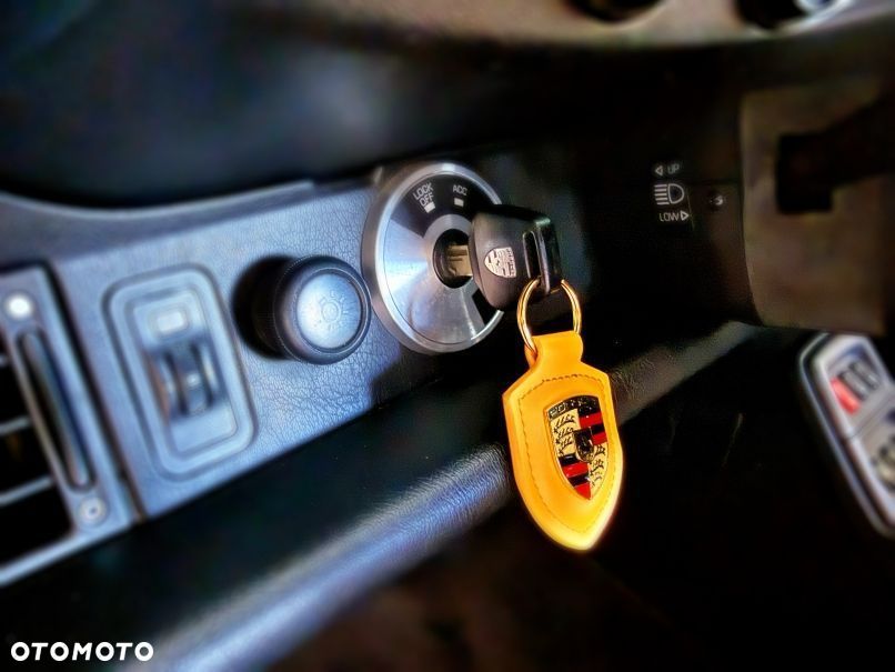 Porsche 911 Carrera - 28