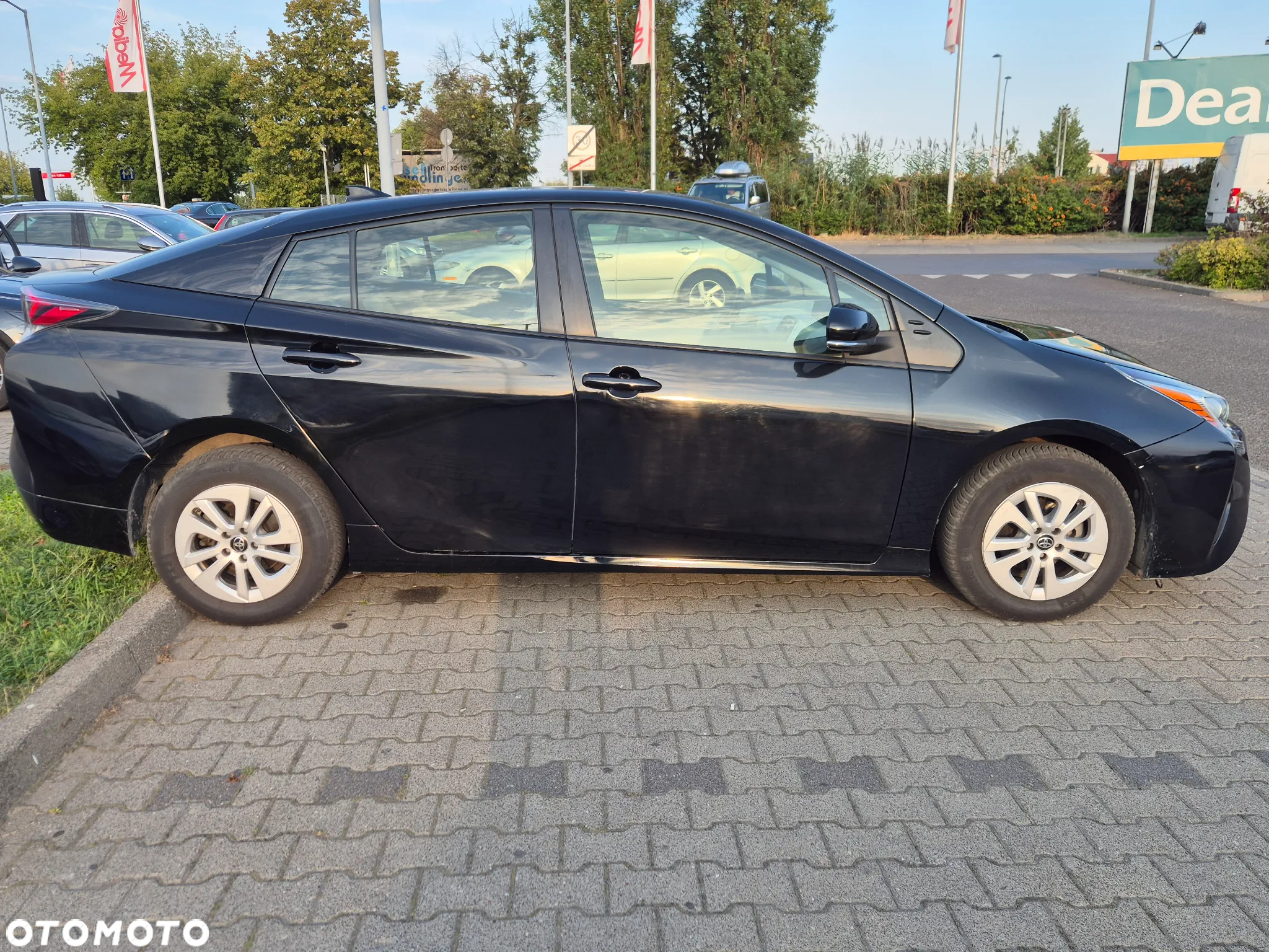 Toyota Prius (Hybrid) - 12