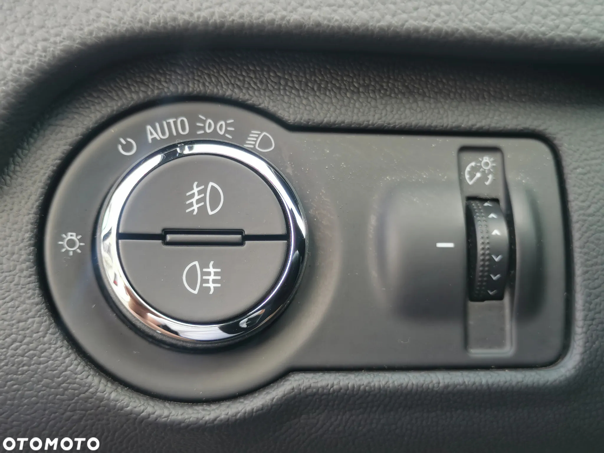 Opel Insignia 1.6 T Cosmo EU6 - 36