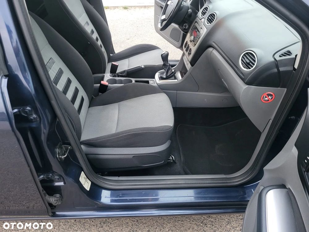 Ford Focus 1.4 16V Style - 26