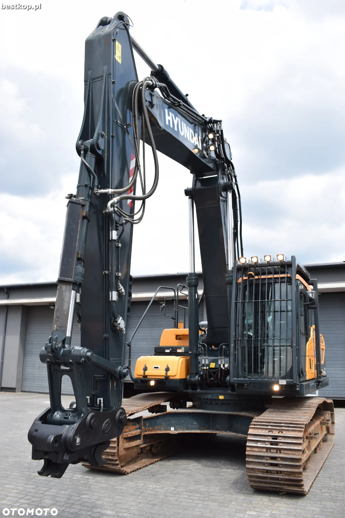 Hyundai HX300AL - 16