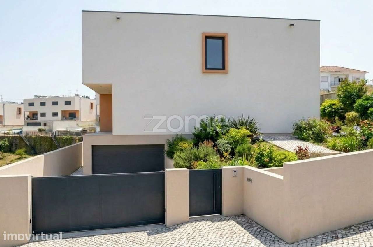 Moradia T4 + 1 Triplex em Cinfães - Grande imagem: 3/11