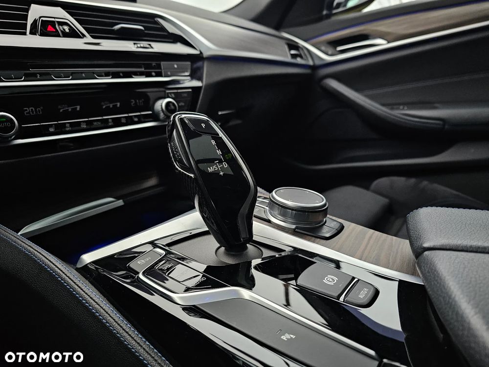 BMW Seria 5 520d M Sport - 15
