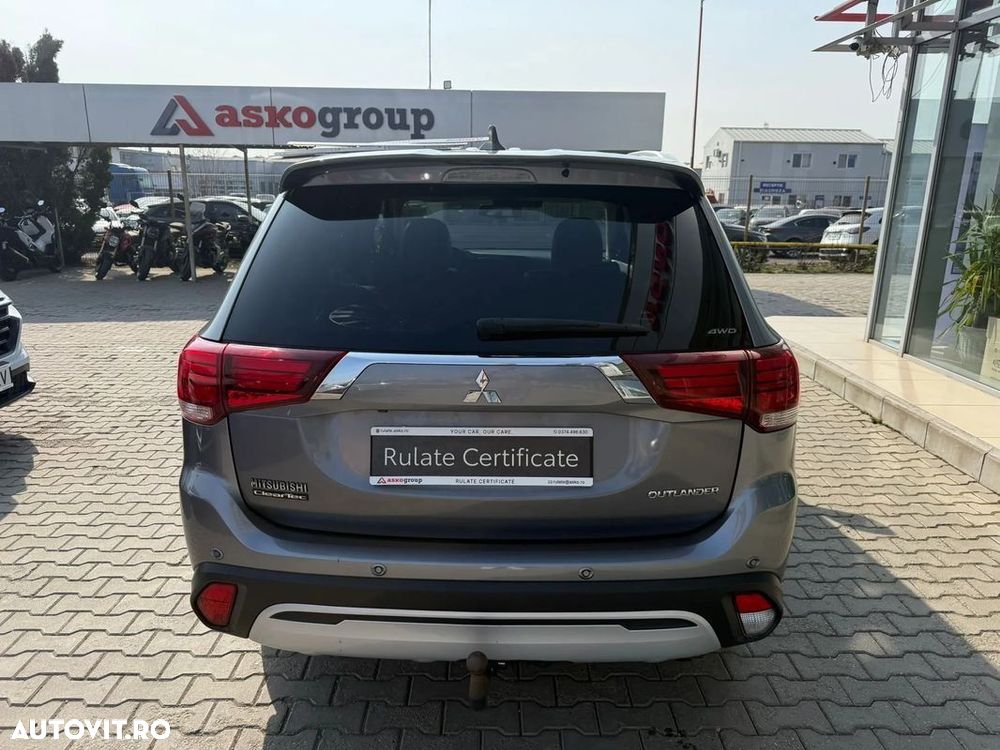 Mitsubishi Outlander - 8