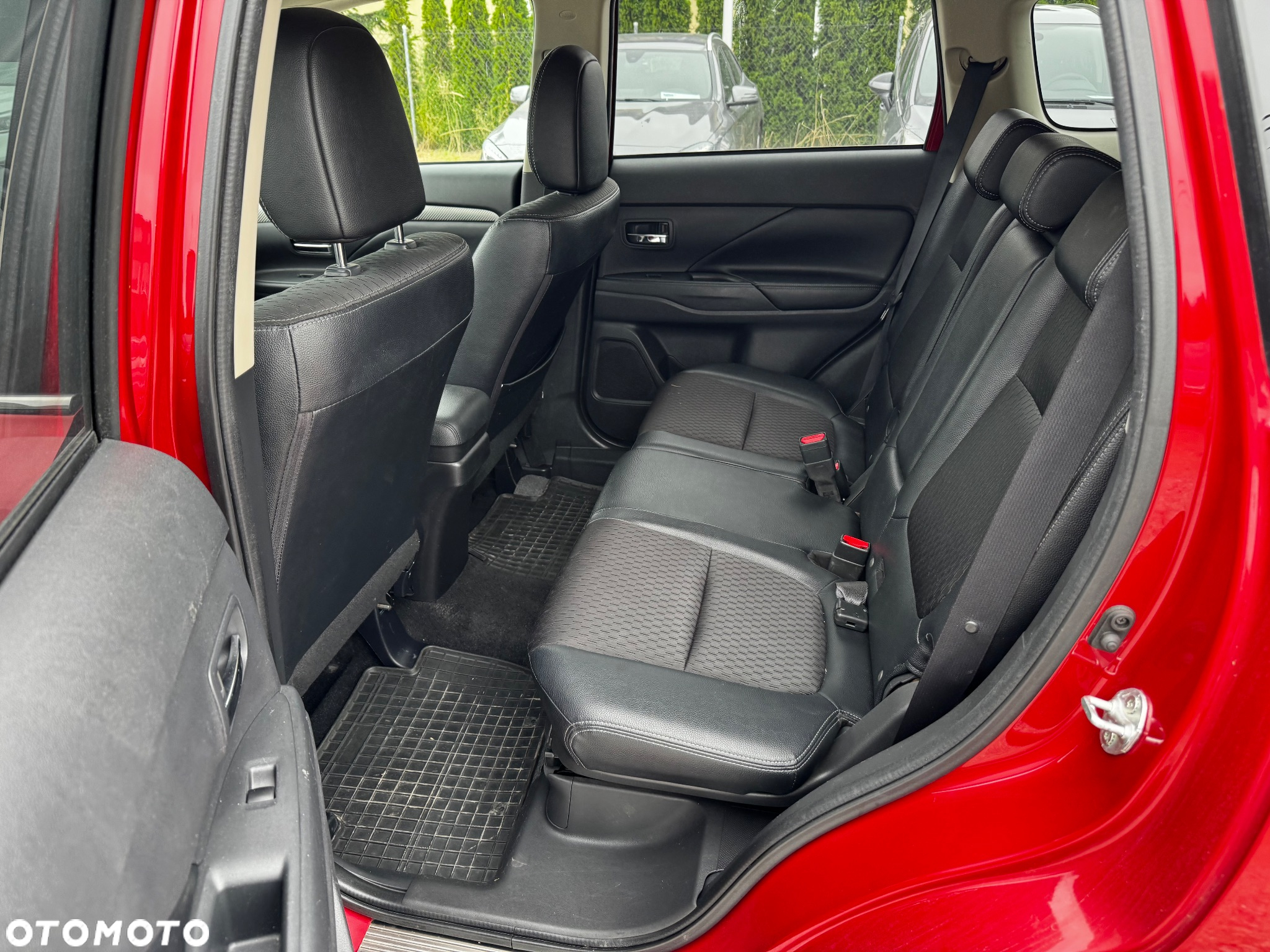 Mitsubishi Outlander 2.0 Instyle + 4WD CVT - 25