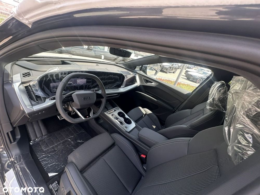 Audi Q4 e-tron - 8