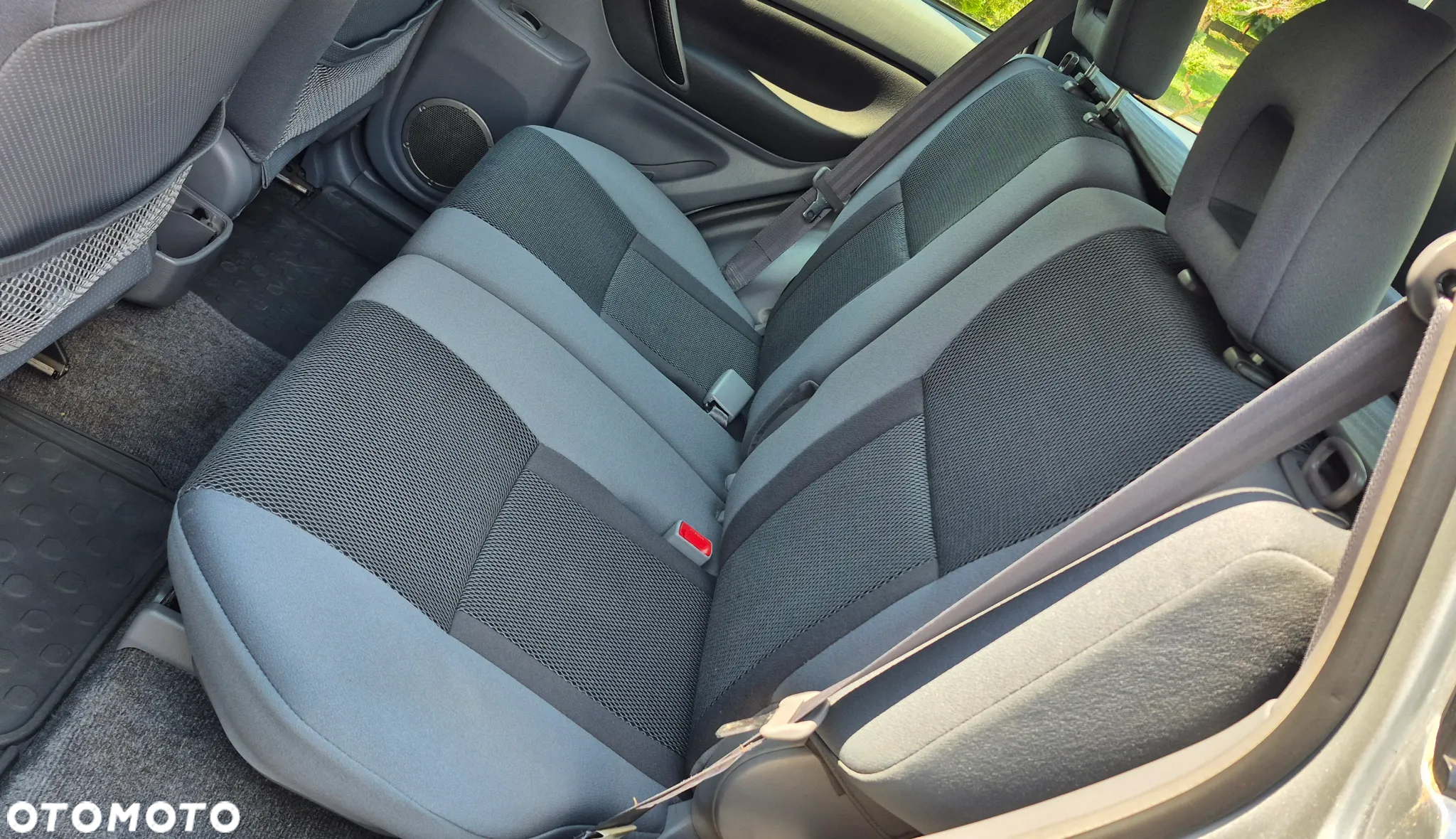 Toyota RAV4 2.0 VVT-i 4x4 - 11