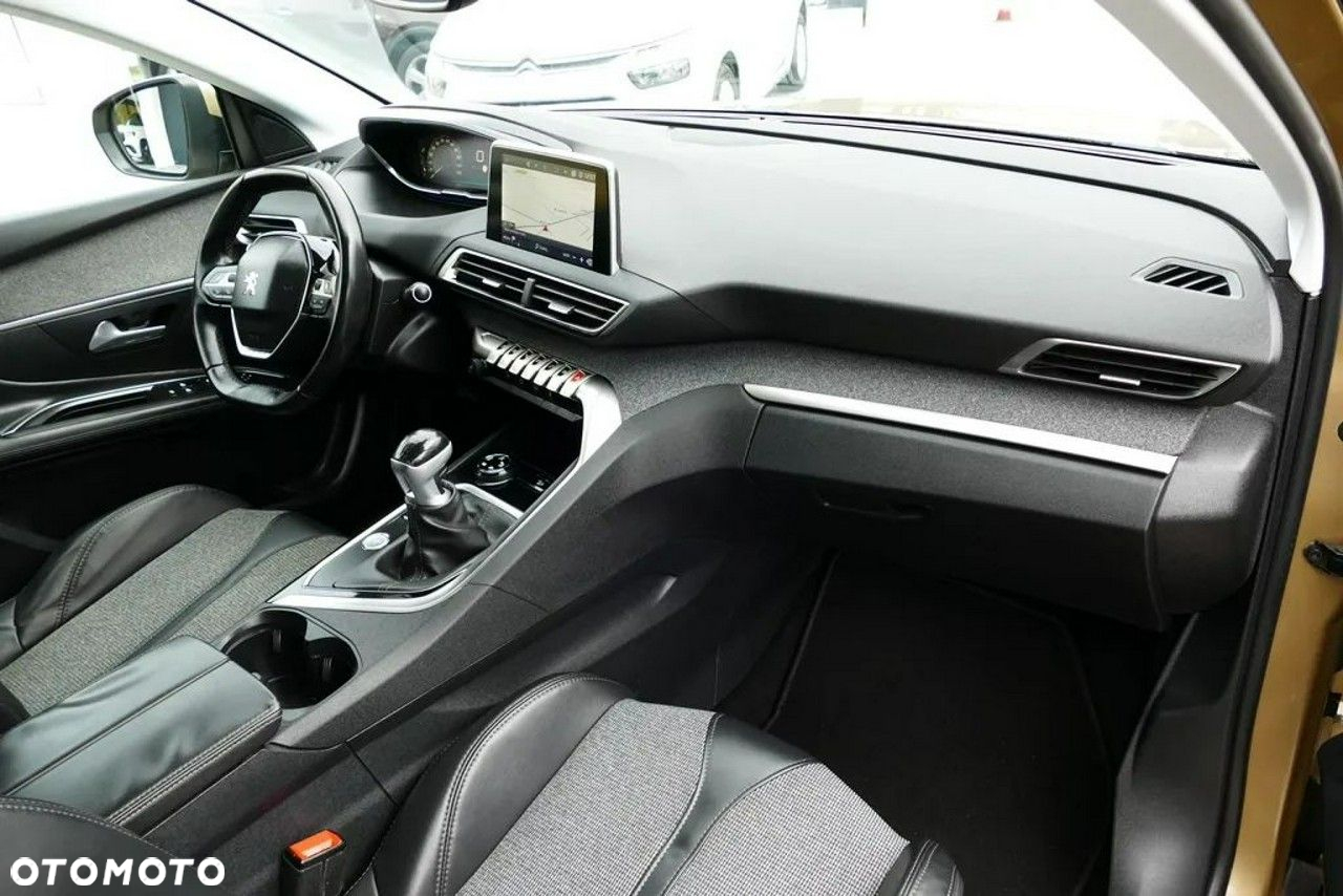 Peugeot 3008 1.2 PureTech Allure S&S - 18