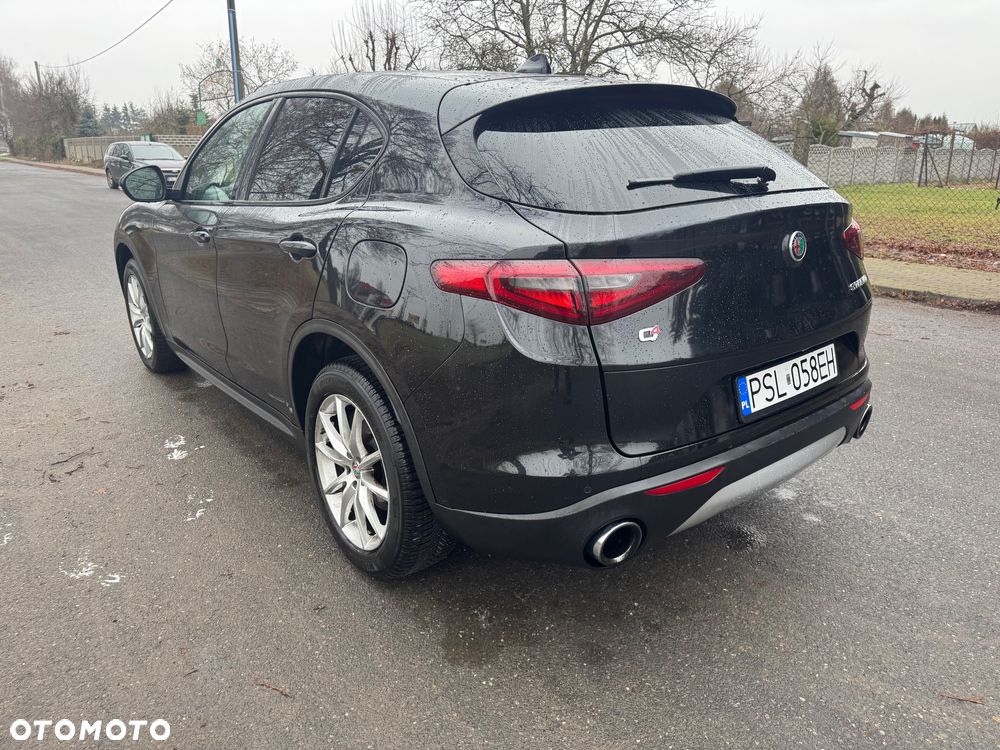 Alfa Romeo Stelvio 2.0 Turbo 16V AT8-Q4 Executive - 4