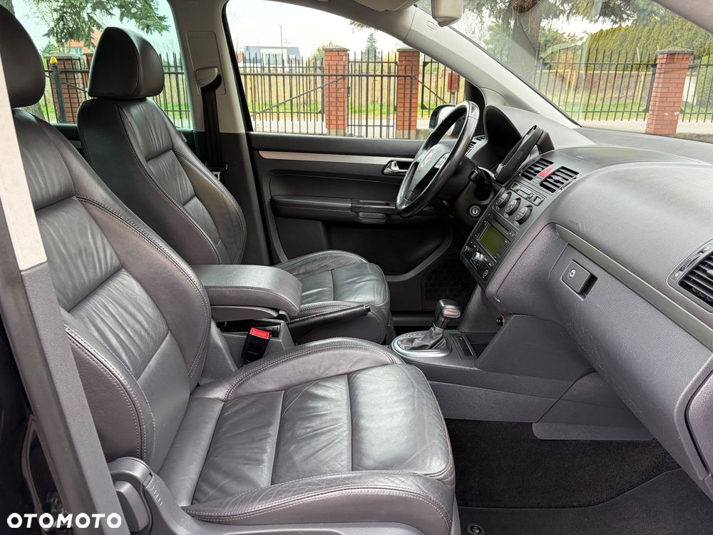 Volkswagen Touran 2.0 FSI Automatik Highline - 27