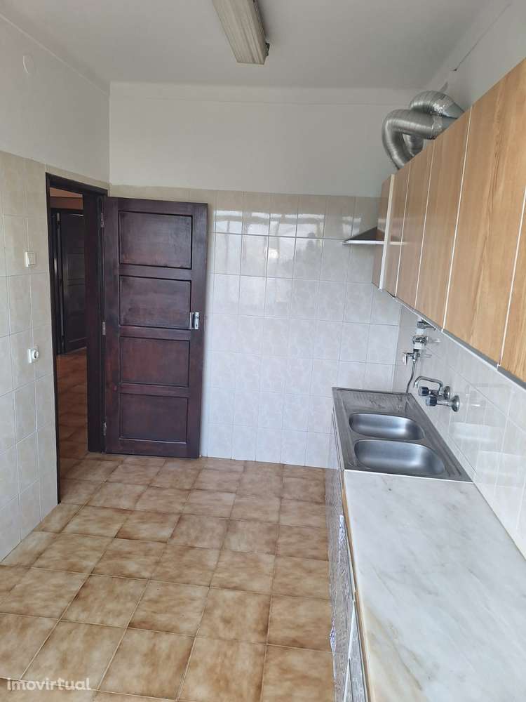 Vende-se T2 Sto Antonio da Charneca / Barreiro - Grande imagem: 3/7