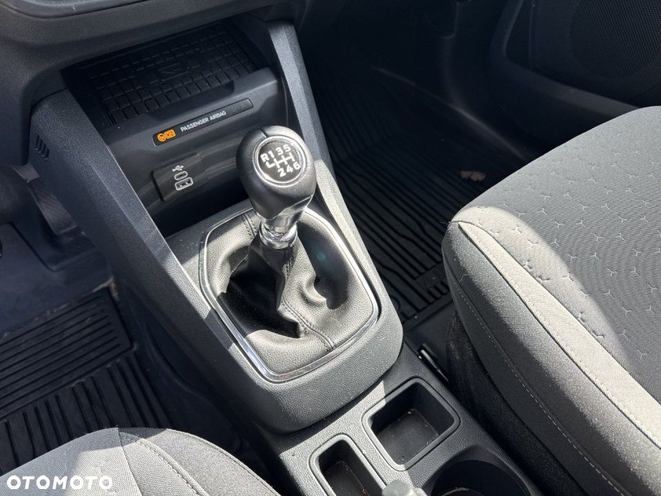Ford Transit Courier - 17