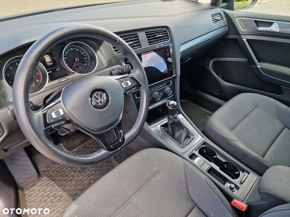 Volkswagen Golf - 5