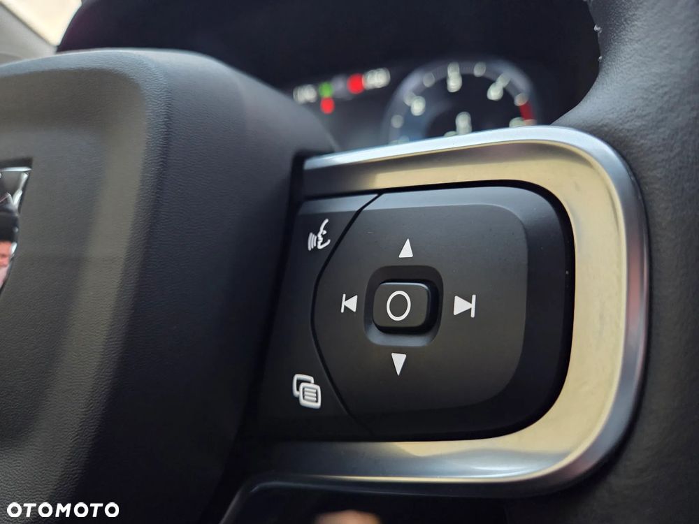 Volvo XC 40 D3 SCR Momentum - 20