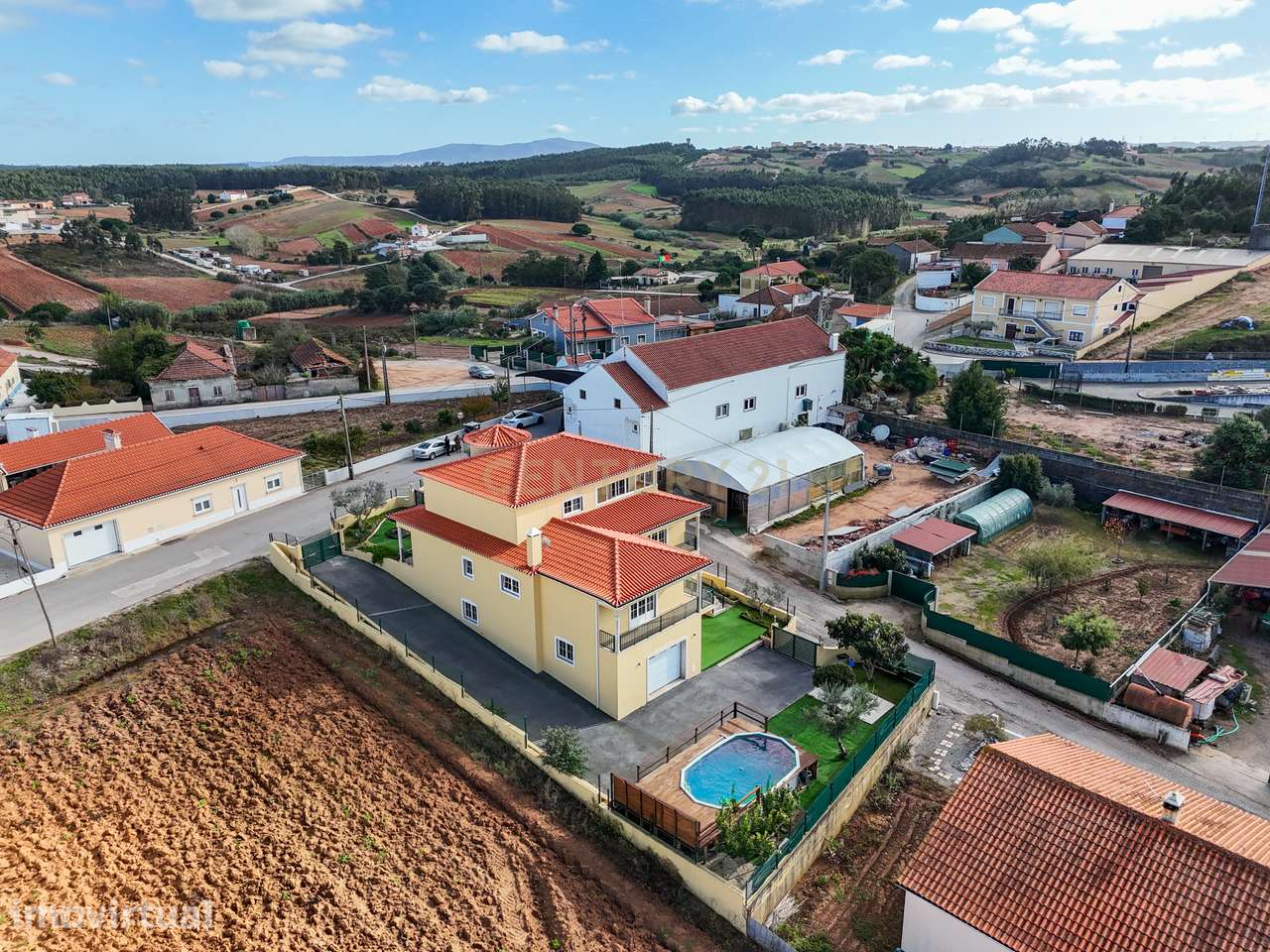 Moradia T5 com Garagem e Piscina em Miragaia, Lourinhã - Grande imagem: 2/57