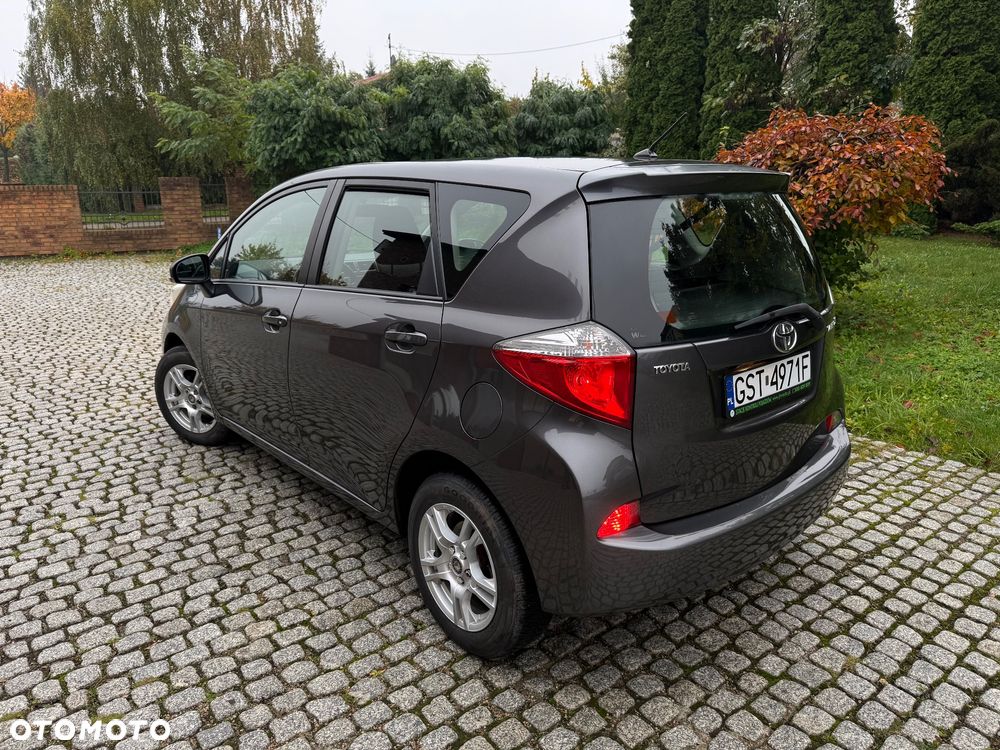 Toyota Verso-S 2011 photo 3