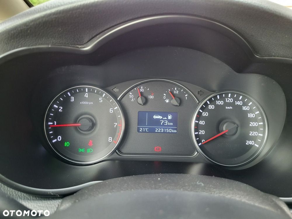 Kia Carens - 22