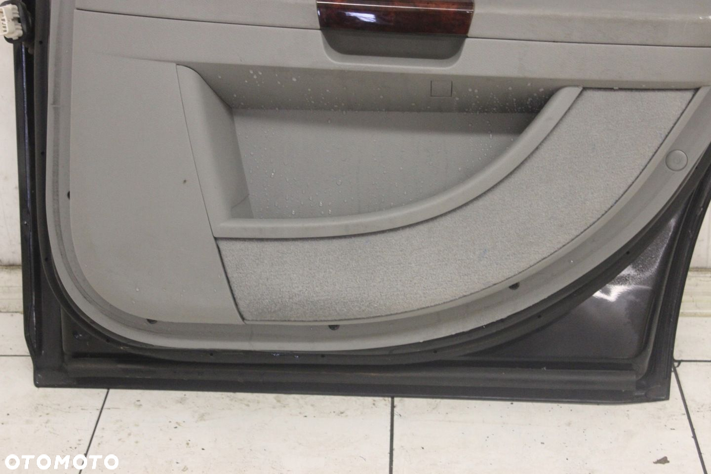 DRZWI PRAWE PRAWY TYŁ CHRYSLER 300C KOMBI 04- AXR - 13