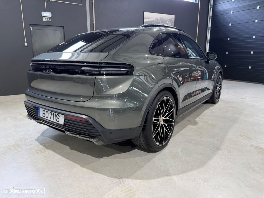 Porsche Macan Electric 4 - 11