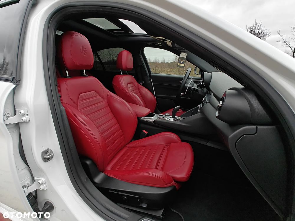 Alfa Romeo Giulia 2.0 Turbo 16V AT8 Veloce Ti - 24