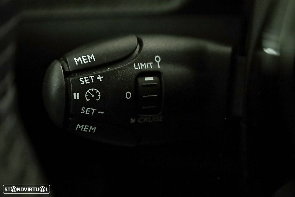 Peugeot 2008 1.2 PureTech Allure - 18