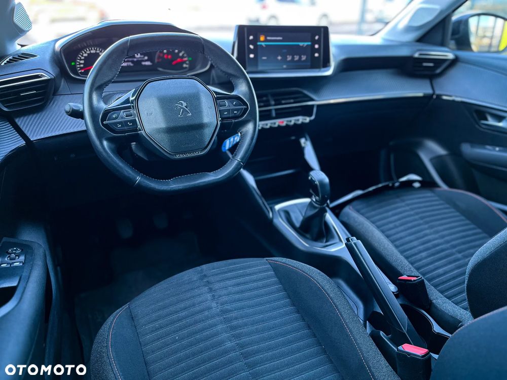 Peugeot 208 - 11
