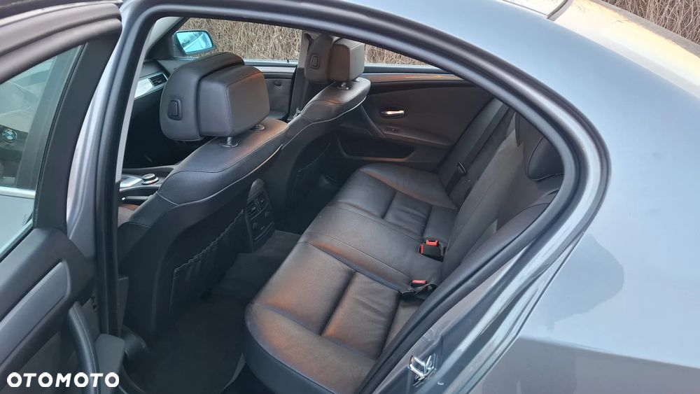 BMW Seria 5 525i - 10