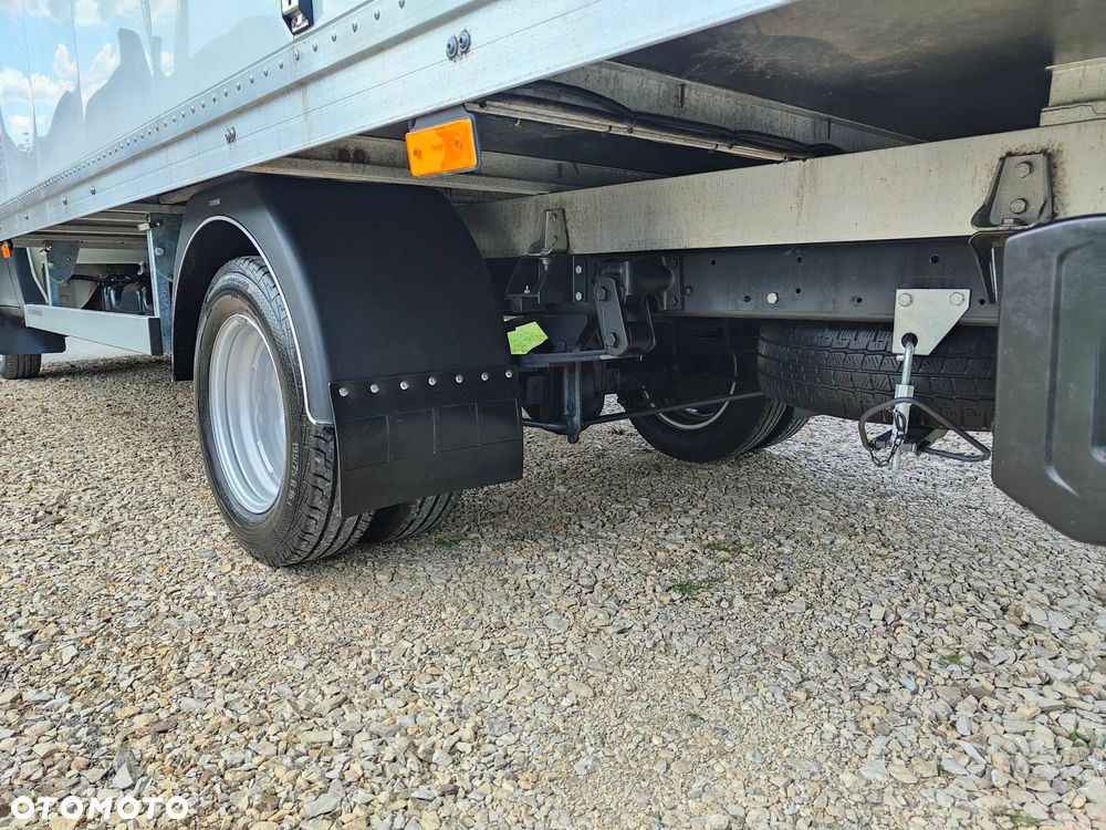 Iveco DAILY 50/35c18 3.0d 180KM** BLIŹNIAK** Kontener 8-EuroPalet + DRZWI BOCZNE** POLSKI SALON** 144 tyś KM** DMC do 3.5T kat.B** - 28