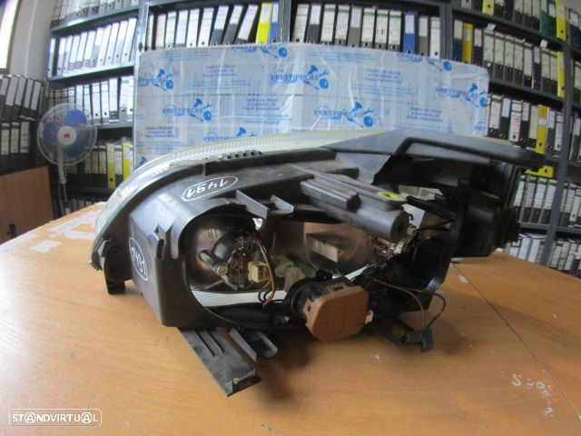 Farol Far1491 FORD FOCUS CMAX FASE 1 2004 1.6TDCI 110CV 5P CINZA DRT H7 + H1 - 2