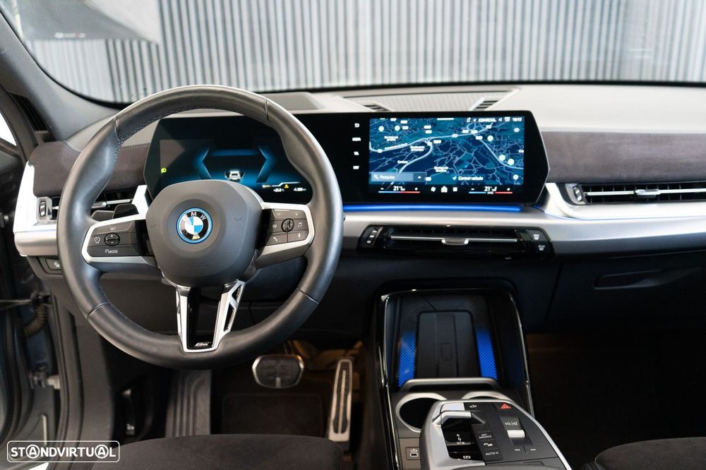 BMW iX2 eDrive20 Pack Desportivo M - 36